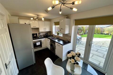 Kitchen/ Dining Area