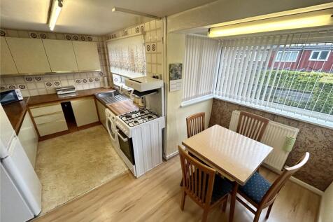 Kitchen/ Dining Area