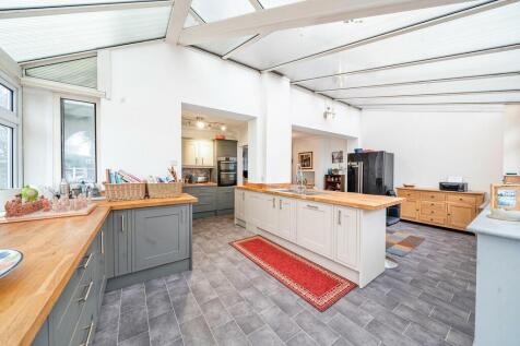 Rear Kitchen - Dining Area.jpeg
