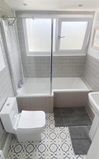 EN-SUITE BATHROOM