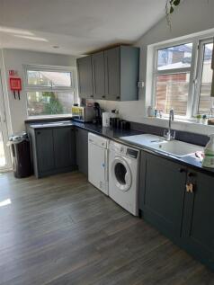 Kitchen2.jpg