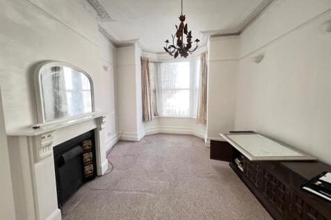 Bedroom1.jpg