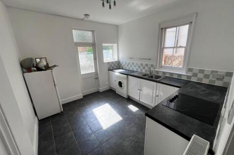 Kitchen 1.jpg