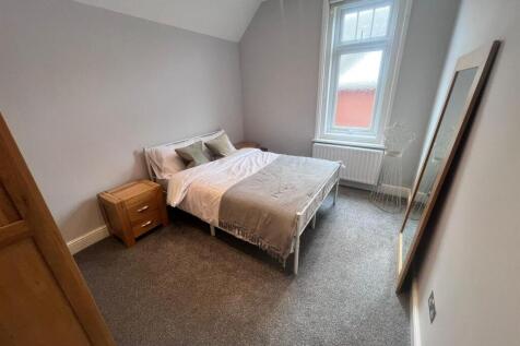Bedroom 1.jpg