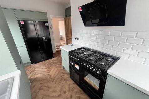 Kitchen 2.jpg