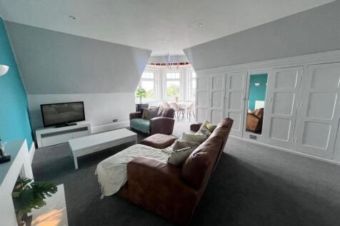 Lounge 1.jpg