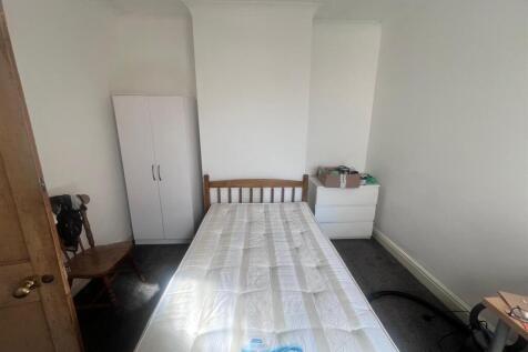 Bed 1.jpg