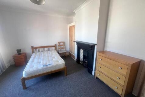 Bed 2.jpg