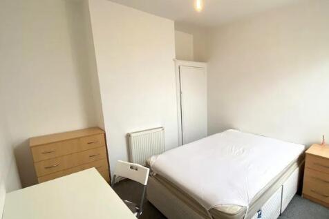 Bedroom 1.jpg
