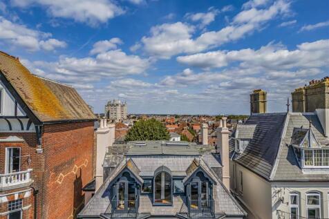 4_MS3_Penthouse_front_aerial.JPG