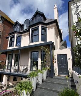 8_KJ38_Entrance_steps&#43;door&#43;hse.jpg