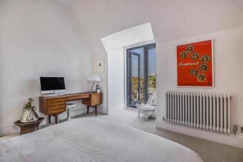 22_MSne6_Bedroom2_2doors.JPG