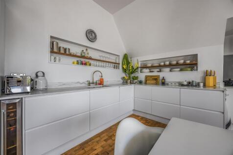 40_MS26_Frontroom_Kitchen.jpg