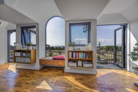 44_MS25_Frontroom_RHbalcony.jpg