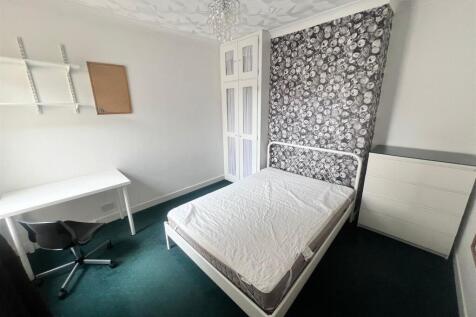 Bed2.jpg