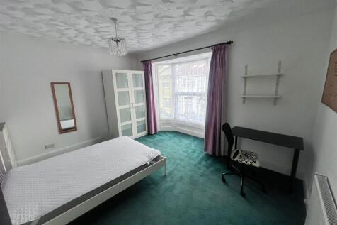 Bed1.jpg