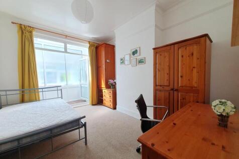 bedroom 4.jpg