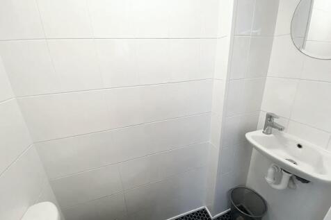 12 Fernhurst WC.jpg