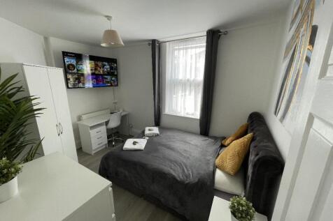 bedroom 2.jpeg