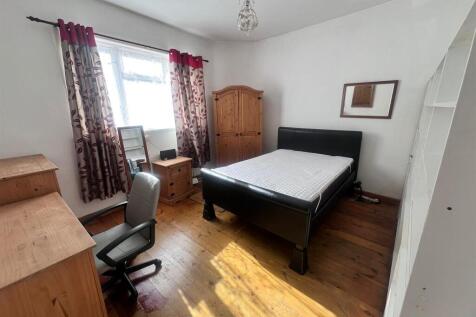 Bed4.jpg