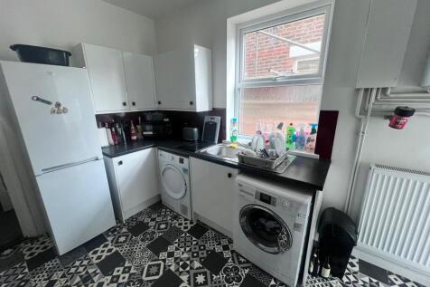 Kitchen 2.jpg