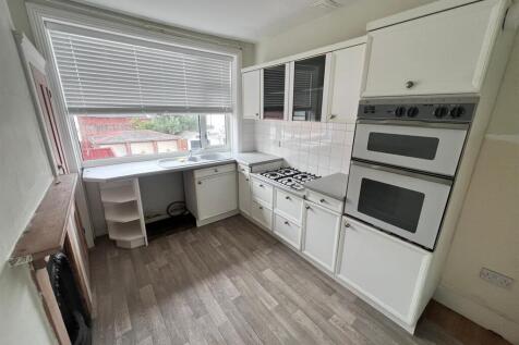 Kitchen2.jpg