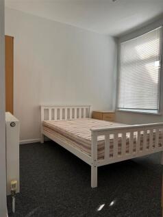 Bed 1.jpg