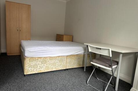 Bed 1.jpg