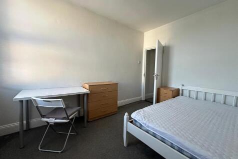 Bed1.jpg