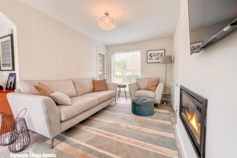 Living/dining/kitchen area