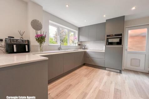 Living/dining/kitchen area