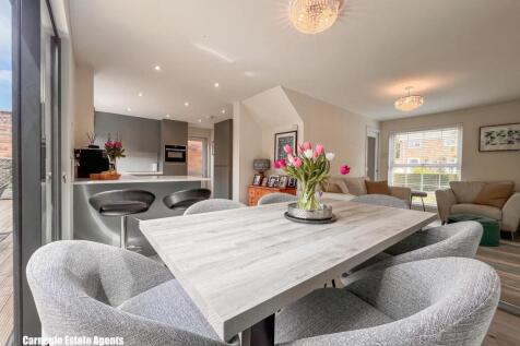 Living/dining/kitchen area