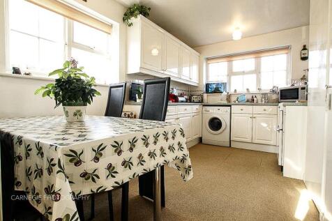 Eat-in kitchen