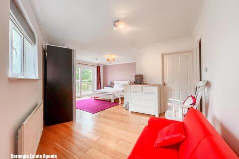 Lounge/Bedroom 1