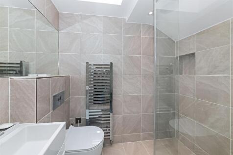 Bedroom 4 ensuite