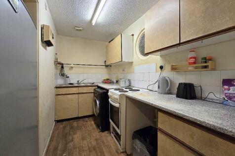 Lansdowne Court, Paynes Lane - Kitchen.jpg