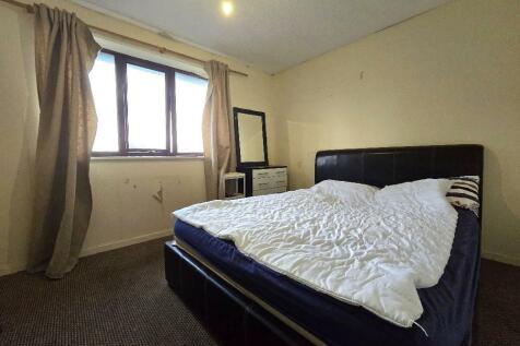 Lansdowne Court, Paynes Lane - Bedroom 1.jpg