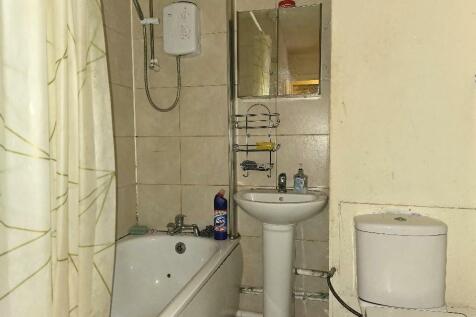Lansdowne Court, Paynes Lane - Bathroom.jpg