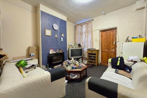 Walsgrave Road, Stoke - Flat - Lounge.jpg