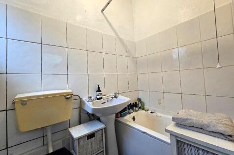 Walsgrave Road, Stoke - Flat - Bathroom.jpg