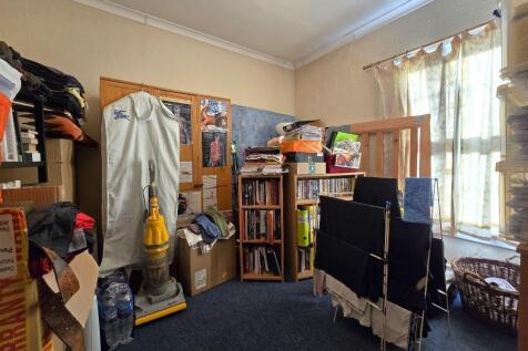 Walsgrave Road, Stoke - Flat - Front Bedroom.jpg