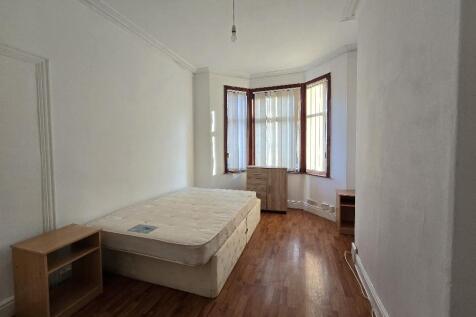Hugh Road, Stoke - Bedroom