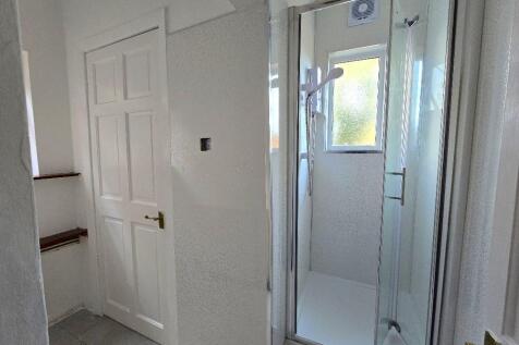 Hugh Road, Stoke - Shower Room
