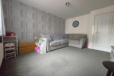 Derbyshire Way, Wyken - Lounge