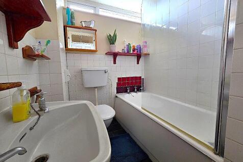 Crowmere Road, Walsgrave - Bathroom