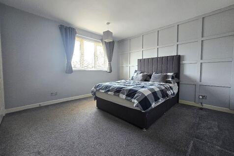 Bedroom 1.jpg