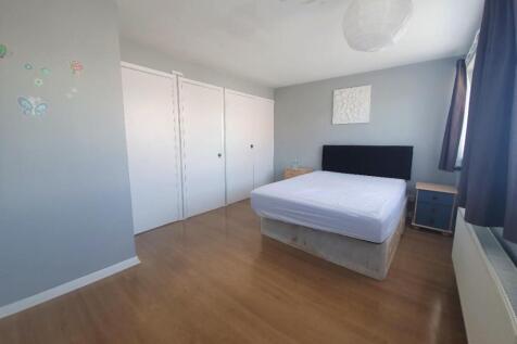 Bedroom 1.jpg