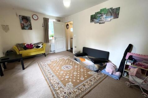 Cossington Road, Lounge