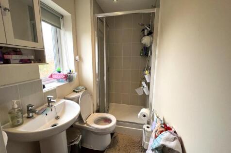 Cossington Road, Ensuite.jpeg