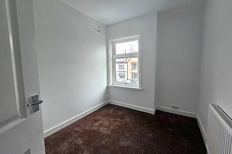 Butlin Road, Holbrooks - Bedroom 3.jpg